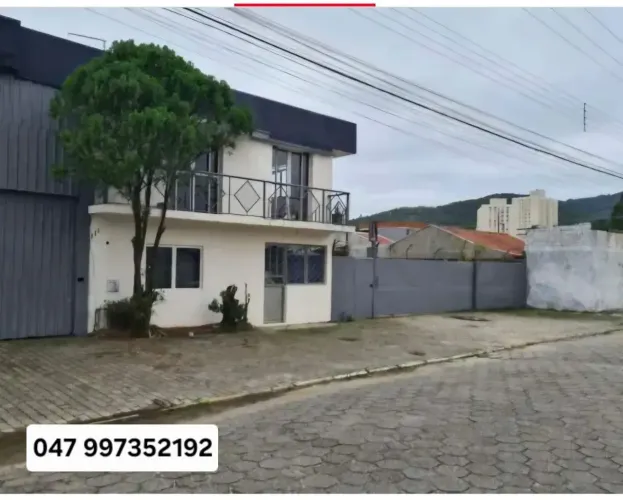 Galpão/Depósito/Armazém para aluguel possui 900 metros quadrados