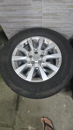 Roda Rampage com pneus furacão 5x110