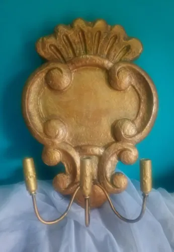 Antiga luminária de parede / arandela tripla em madeira com patina dourada Séc XIX