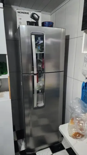 1- Geladeira Eletrolux: 110v<br>400Lts Inox, com dispenser de água na porta<br>R$1.450,00