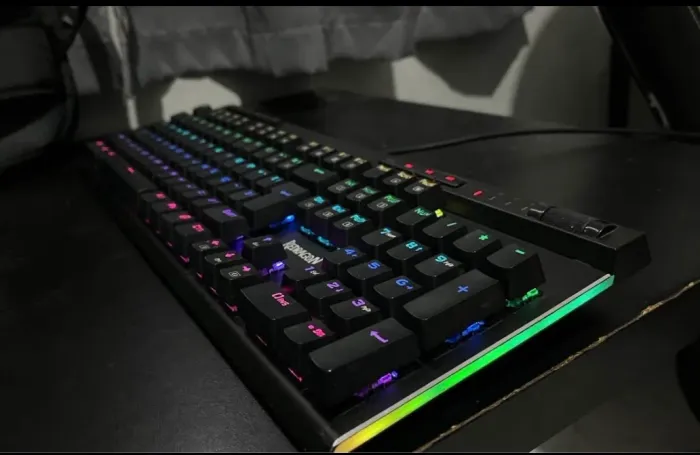 Teclado Gamer Redragon Vata PRO RGB ABNT2