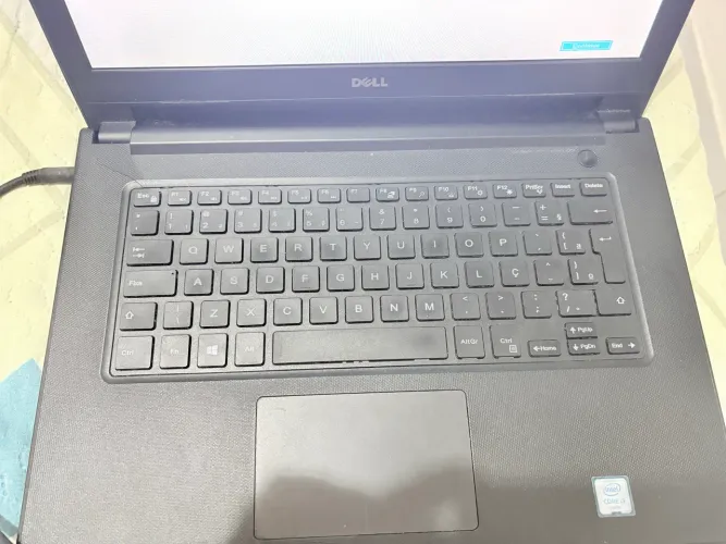 Dell Inspiron 15 i3 8GB SSD 240GB Excelente Estado