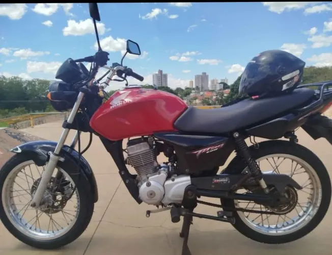 Vendo Titan 150 ano 2007... 7800$ não faço menos 