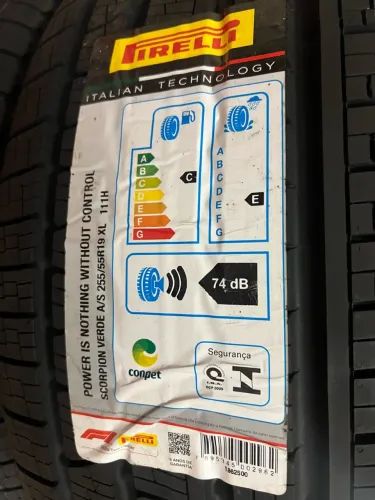 Par de pneus originais Pirelli Scorpion Verde, aro 19", ideal para VW Amarok Highline.