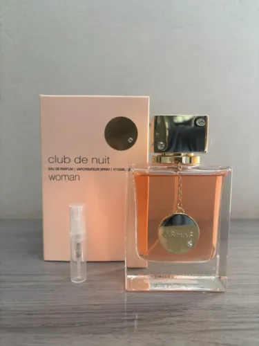 Fração de 2ml do perfume Club de Nuit Woman da Armaf.