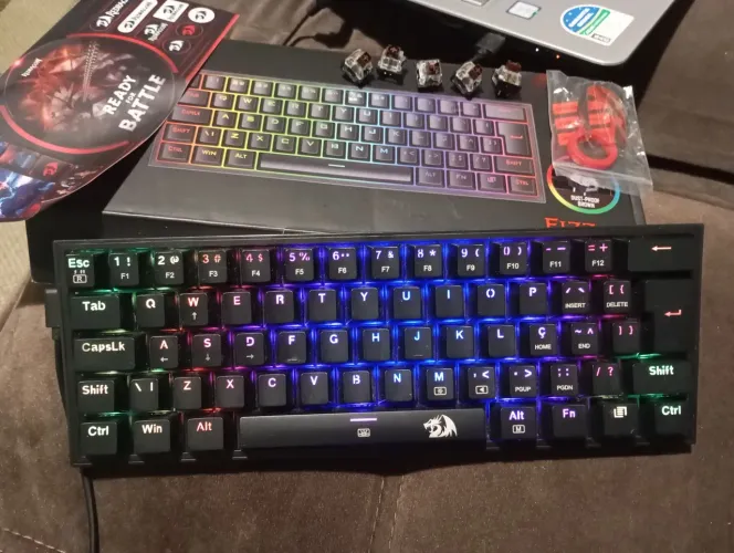 Teclado FIZZ RGB K617 tamanho 60%