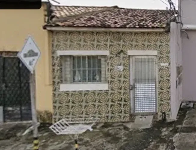 Casa à venda na Ponta Grossa, ótimo local, 2/4, salas de estar e jantar, 104m2
