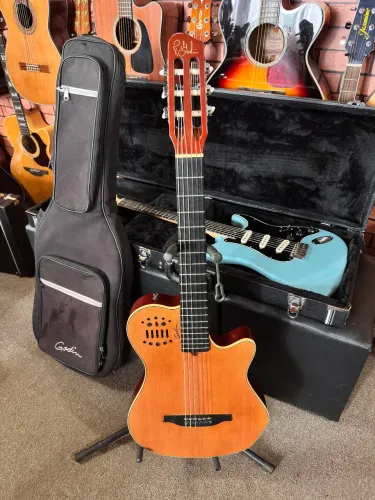 Violão Godin Grand Concert Nylon elétrico rmc regulado ANALISO TROCAS
