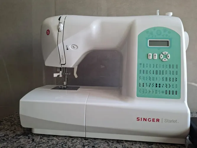 Máquina usada Singer Starlet 6660