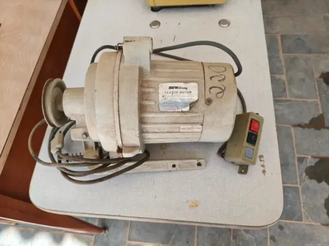 Motor para Máquina de Costura Industrial SEWStrong 1/2 HP Bivolt 110/220V