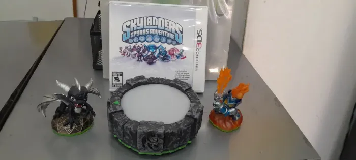 Jogo 3Ds +bonecos e base