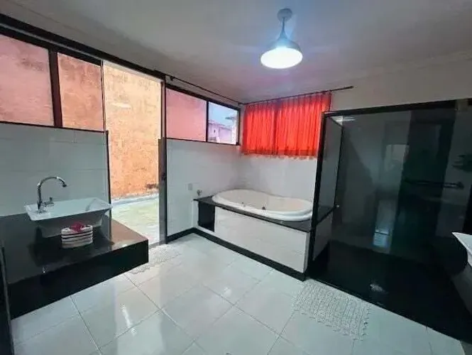 Casa Mobiliada para Locação com 4 Suítes na Augusto Montenegro
