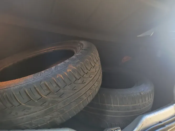 VENDO KIT COM 2 PNEUS 195/60 R15 REMOLD - MEIA VIDA