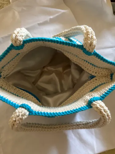 Bolsas de crochê feitas á mão