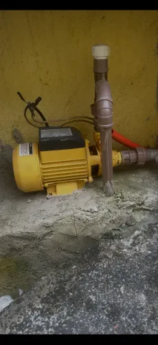 Bomba d?água com defeito