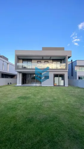 Casa com 4 suítes sendo 1 master e 4 vagas de garagem - Campeche em Florianópolis/SC