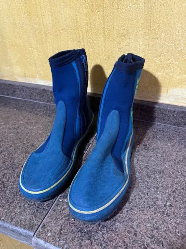 Bota de Neoprene Mares Original Tam. 40 para Mergulho e Esportes Aquáticos