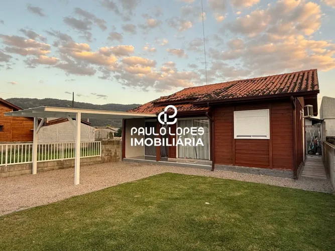 Casa 2 Quartos com Garagem e Amplo Pátio e Área Churraqueira - Paulo Lopes/SC