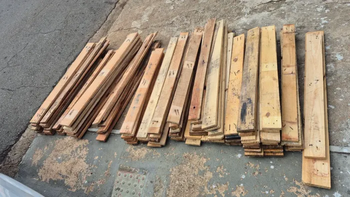 Ripas de pallets diversas medidas 0.60cm a 1.20mt, madeira eucalipto, entregamos. 