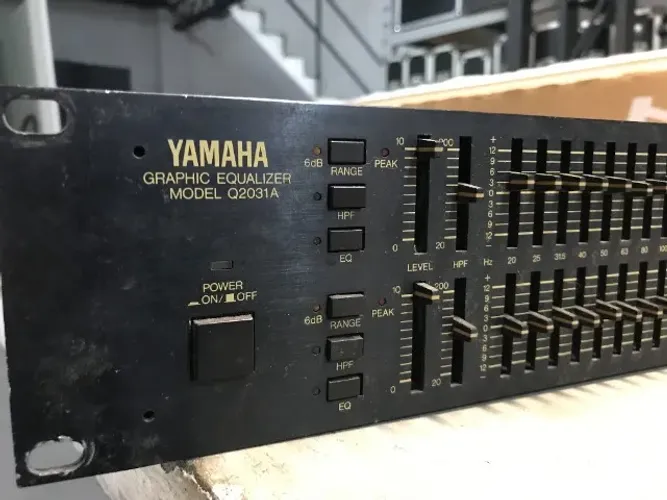 Equalizador Gráfico Yamaha Modelo Q2031A