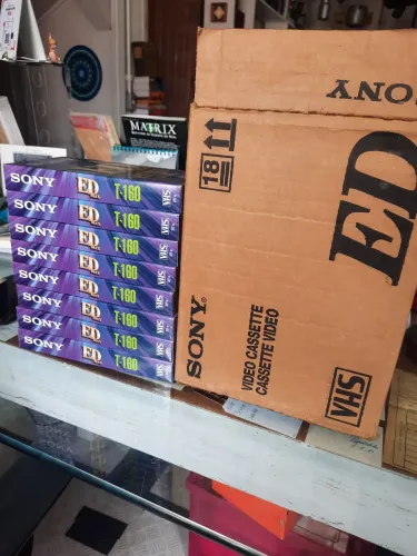 Caixa original Sony com 8 fitas VHS lacradas **leia a descrição**