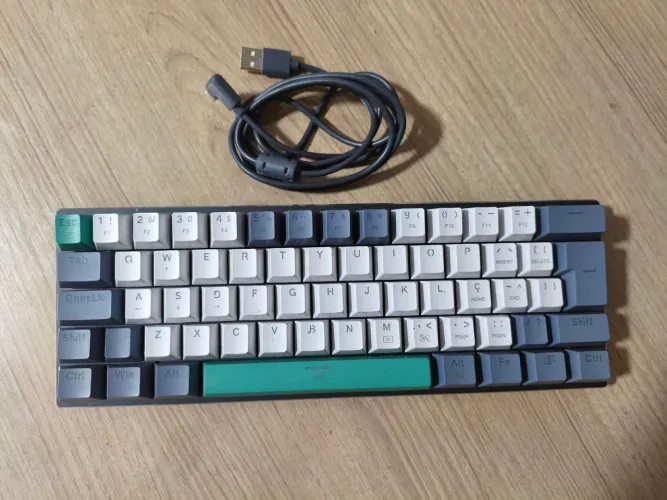 Teclado Mecânico Machenike K500-B61 RGB - Switch Red Huano (ABNT2 com Ç) - Estado de Novo!