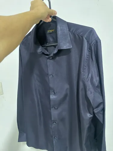 Camisa social da companhia do terno