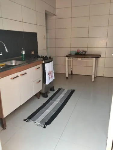 Vende se casa de fundos