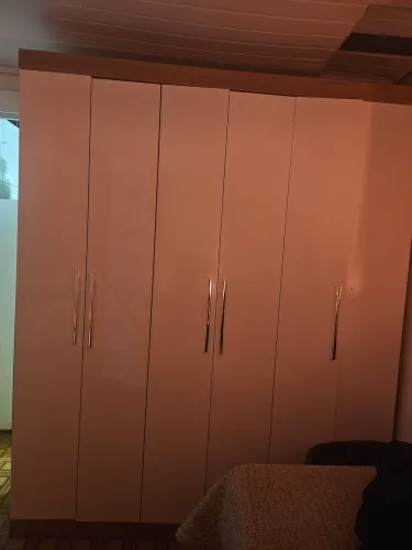 Vendo roupeiro 6 portas 2 gavetas 