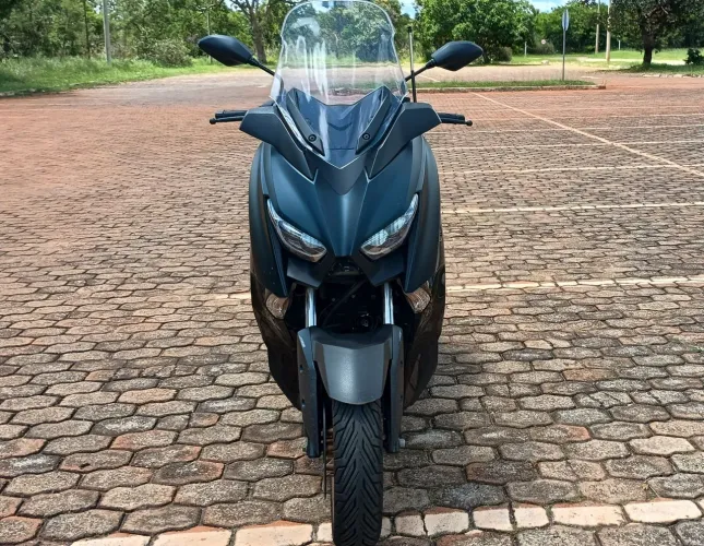 Yamaha XMAX 2023 - baixa quilometragem