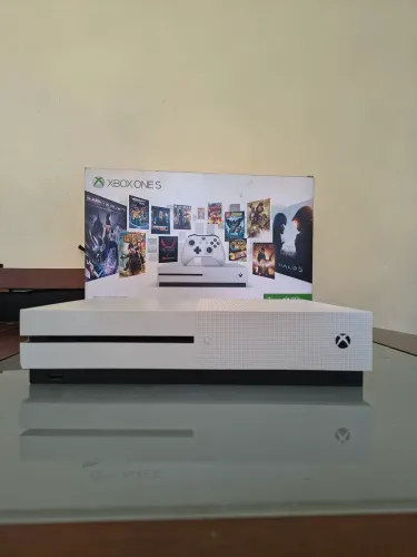 Xbox One S 1TB (Na Caixa) + GTA V + 3 Jogos - Impecável