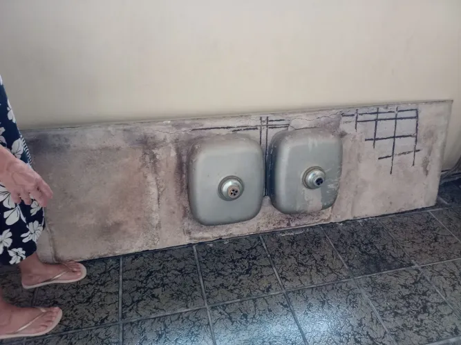 Pia em inox duas cubas já concretada.