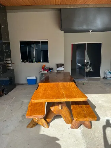 Mesa de madeira rústica