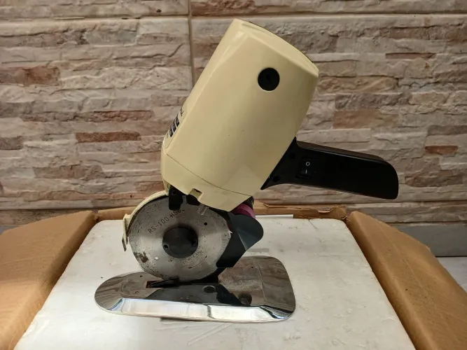 Máquina de cortar tecido Sun Special RC-100