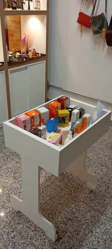 Cesto, caixote, carrinho de madeira
