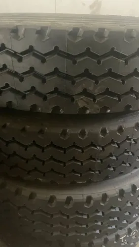 4 Pneus 215/75R17,5