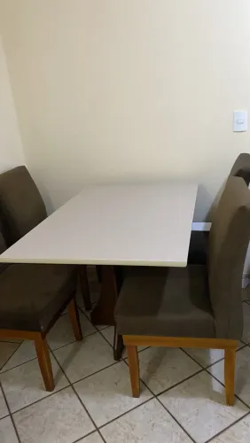 Mesa madeira e vidro 1x20cm X 80 cm 4 cadeiras almofadadas marrom