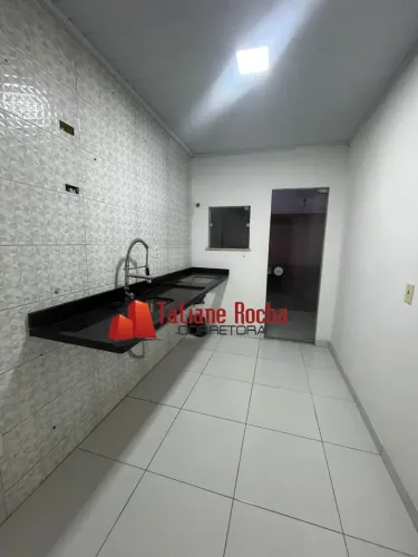 Vendo excelente casa em rua pública no bairro Conceição.