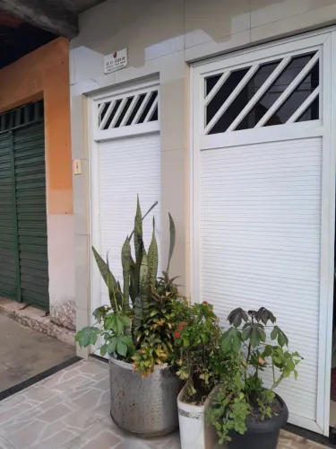 Kitnet com varanda arejada