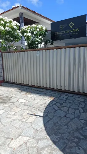 Portão em alumínio. Moldura aço galvanizado tubular extra forte.