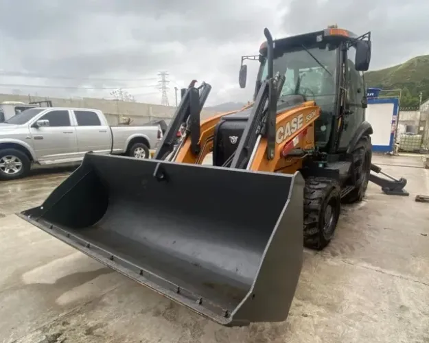 Retroescavadeira Case 580 2015