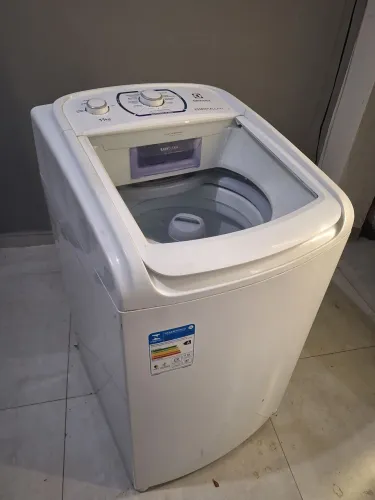 Máquina de lavar Electrolux 11kg poucos meses de uso