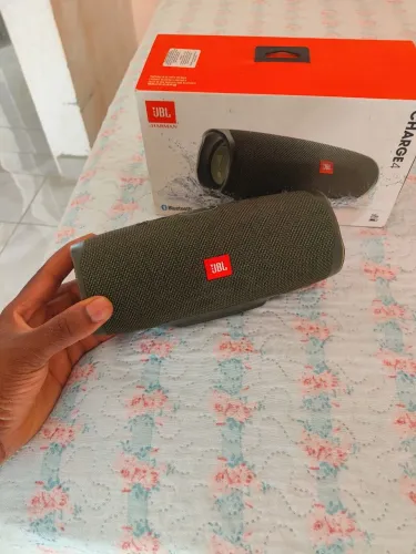 JBL charge 4 ótima caixinha som excelente bateria tá top demais