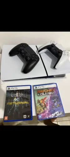 Playstation 5 slim acompanha 2 controle