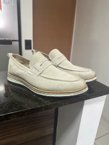 Sapato de Couro com Camurça Cinza