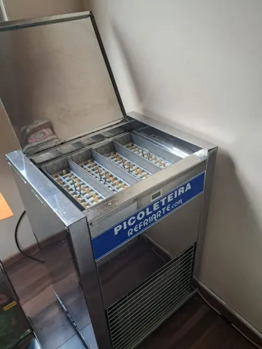 Picoleira com 4 formas e seladora + 25 litros de álcool. Sem nenhum defeito. 