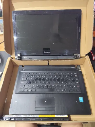 Lote de Peças / Carcaça Notebook Lenovo (Com Tela, Teclado e Cooler)
