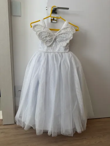 Vestido de daminha com 2 caldas