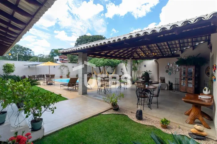 0 - Casa 8 quartos, sendo 8 suítes