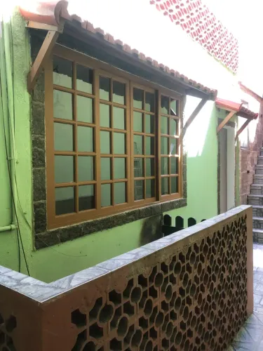 Casa tipo apartamento com 2 quartos (sendo 1 suíte e closet) - Retiro - Petrópolis, RJ